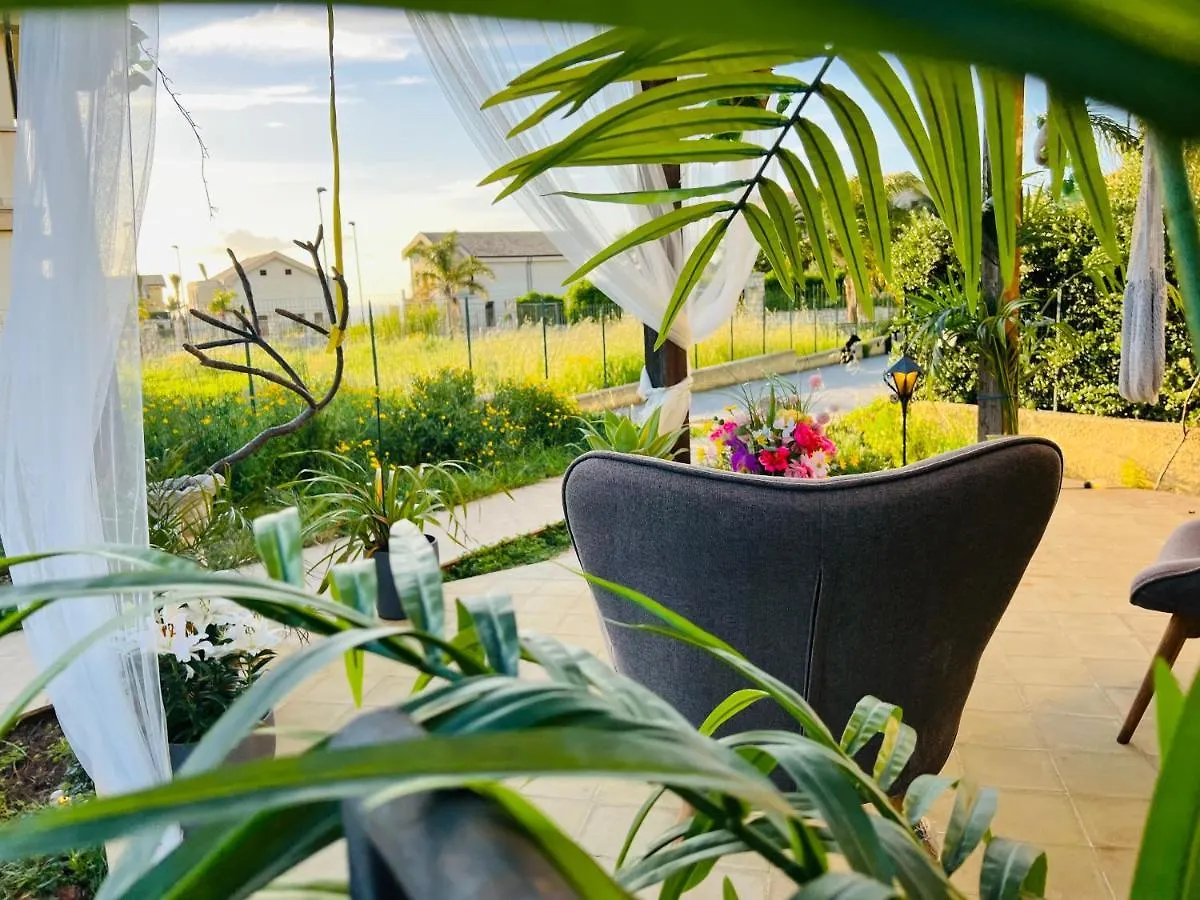 Guest house Esmaraldas House Of Love Terrasini Italy