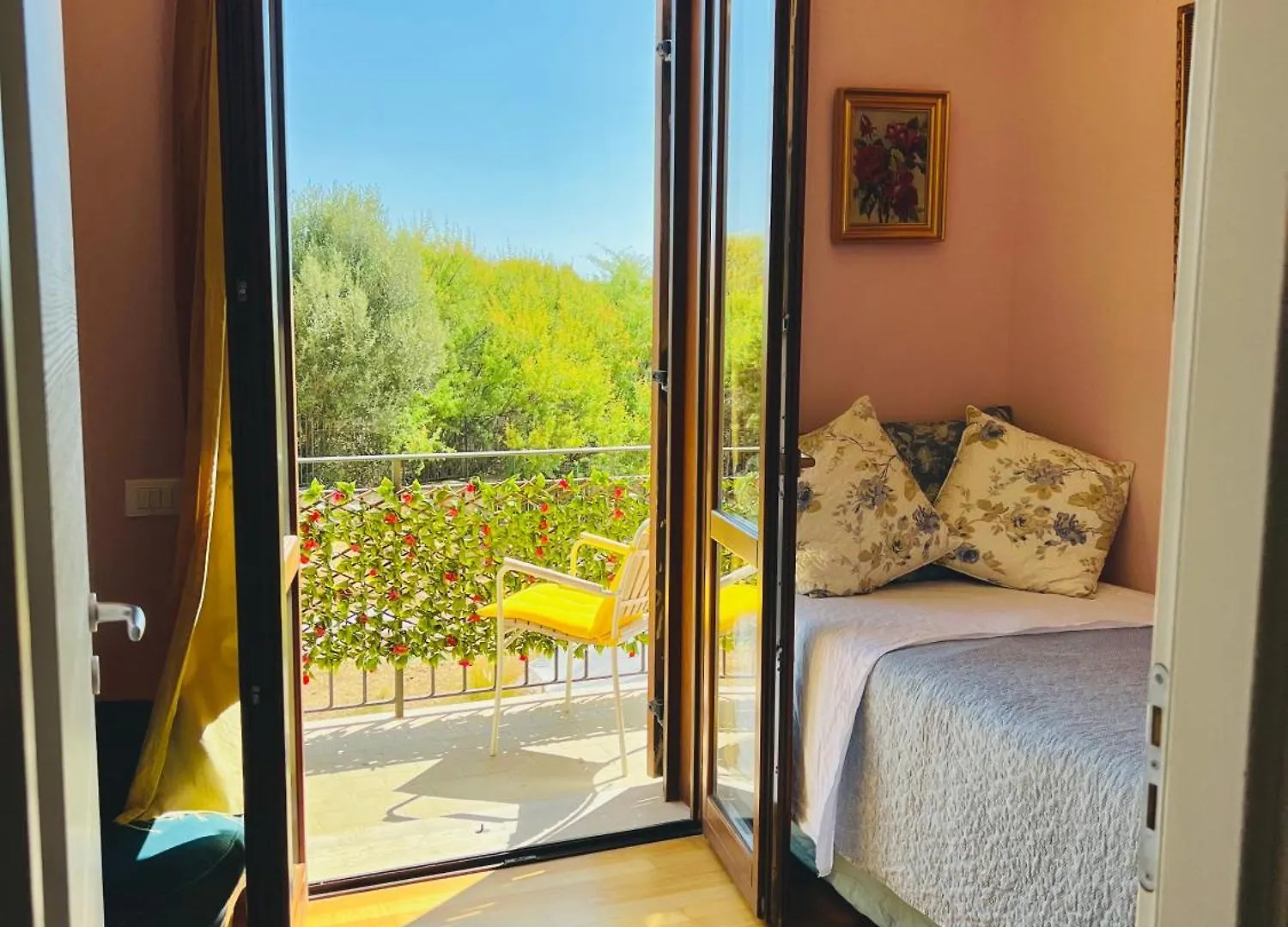 Guest house Esmaraldas House Of Love Terrasini Italy