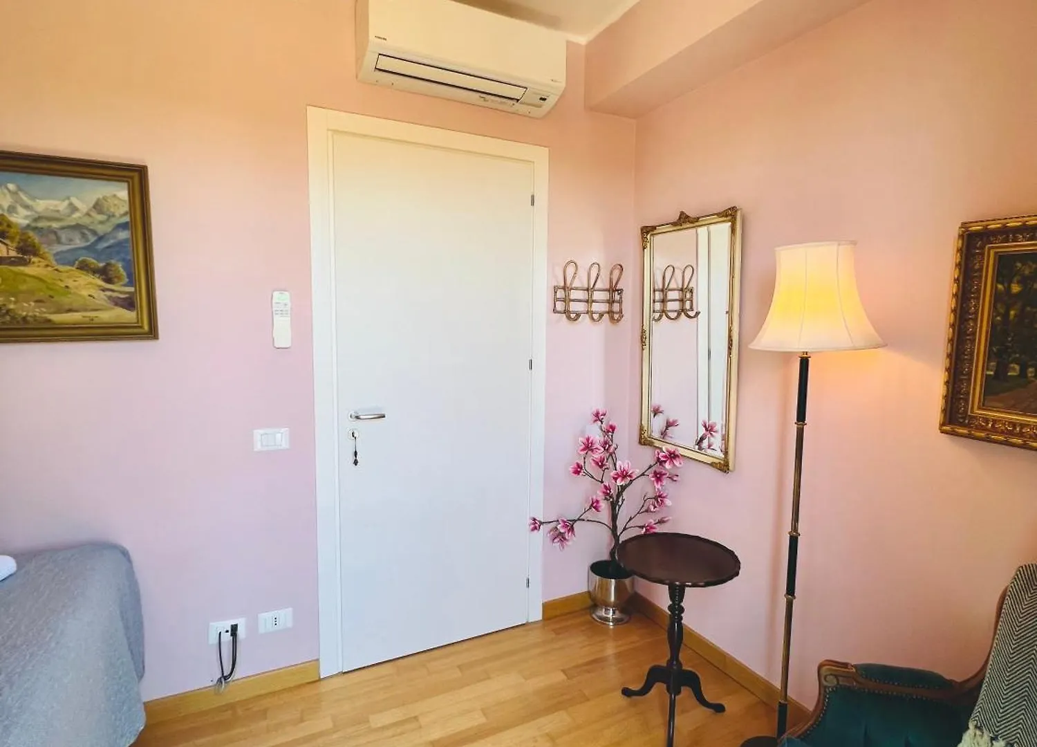 Esmaraldas House Of Love Terrasini