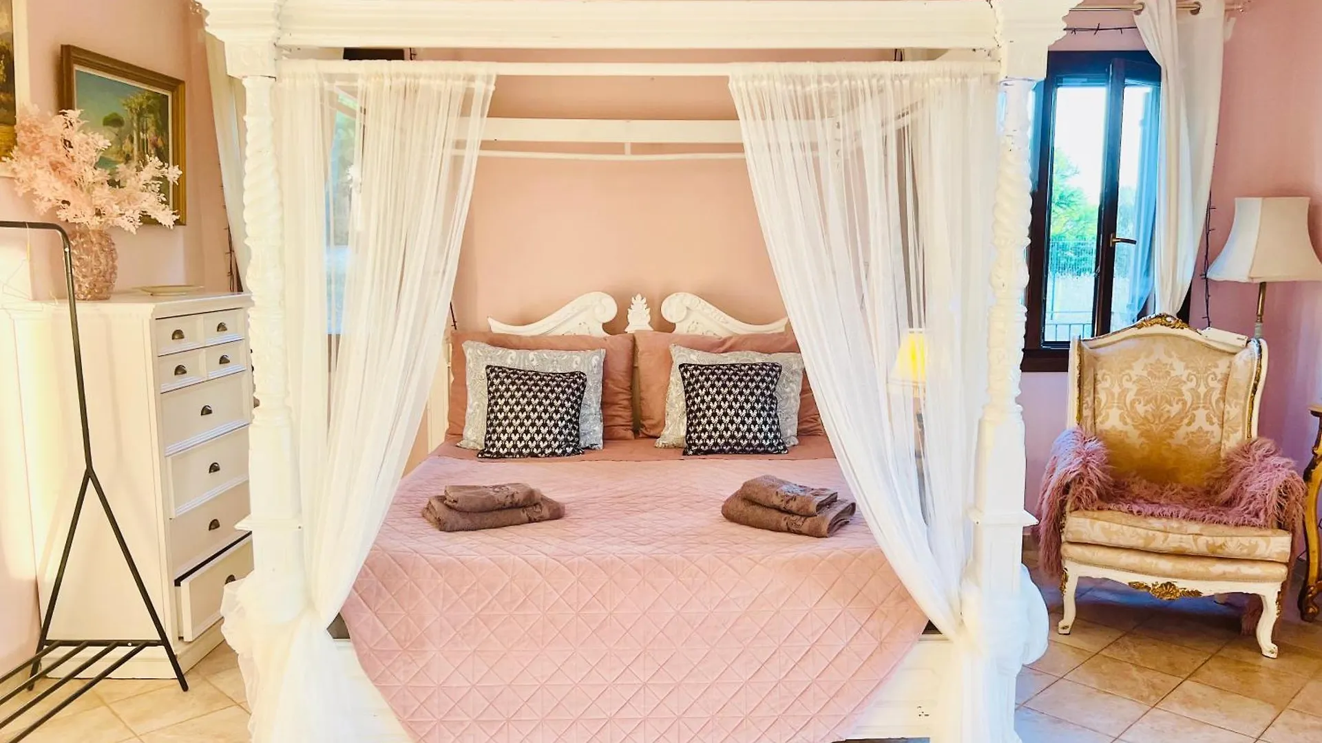 Esmaraldas House Of Love Terrasini